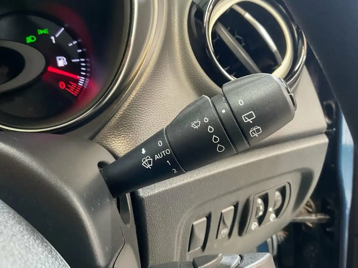 2019-renault-captur-09-tce-play-big-38