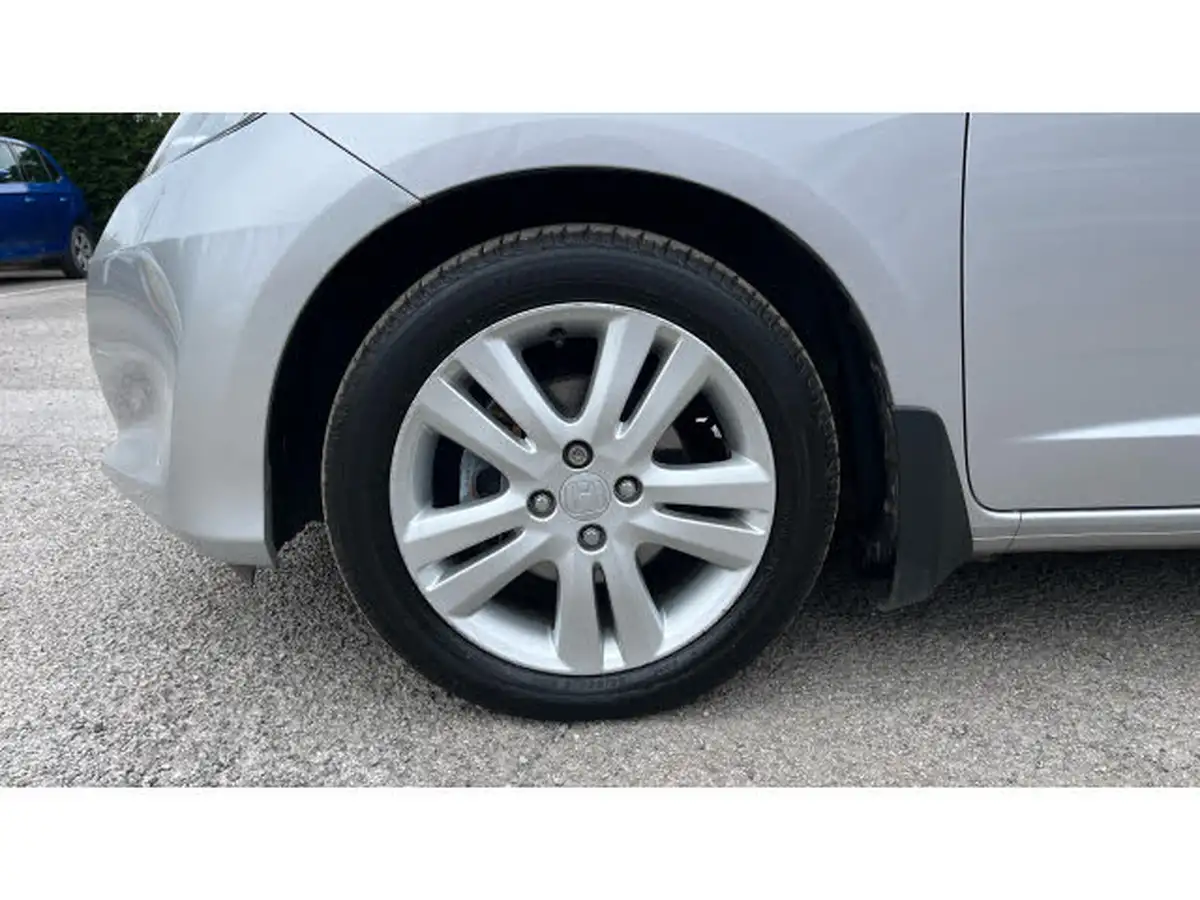 2013-honda-jazz-14-es-plus-cvt-big-17