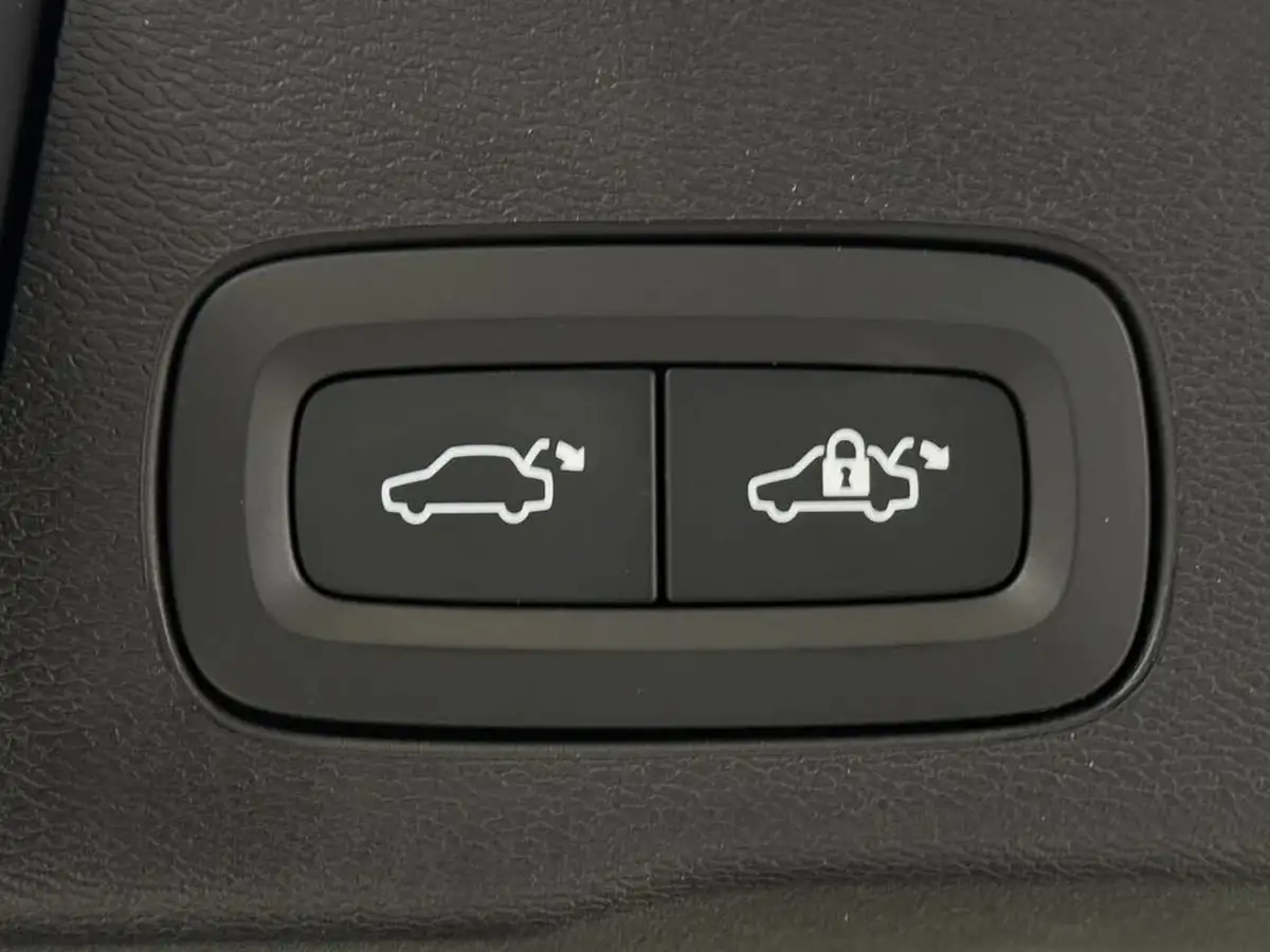 2023-volvo-xc60-20-b5-plus-big-9