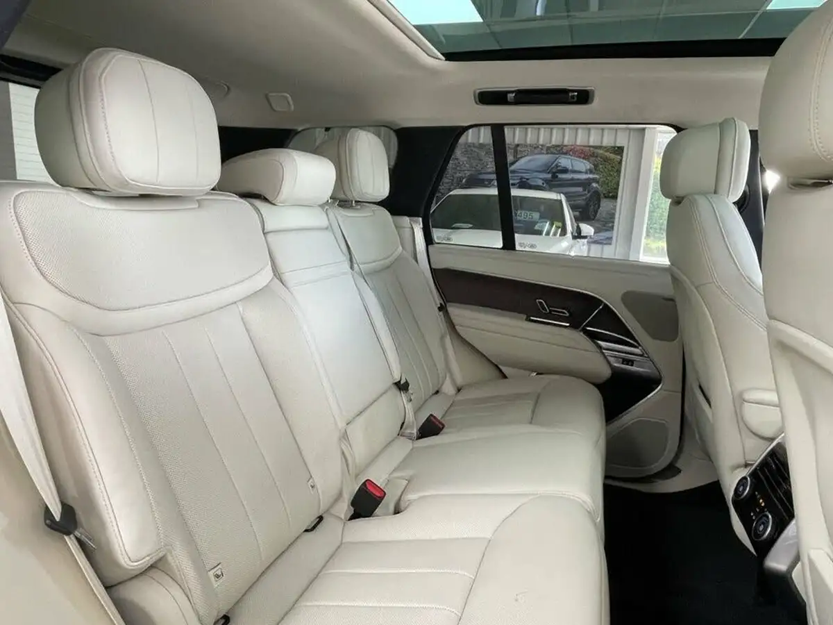 2022-land-rover-range-rover-30-d300-se-big-31
