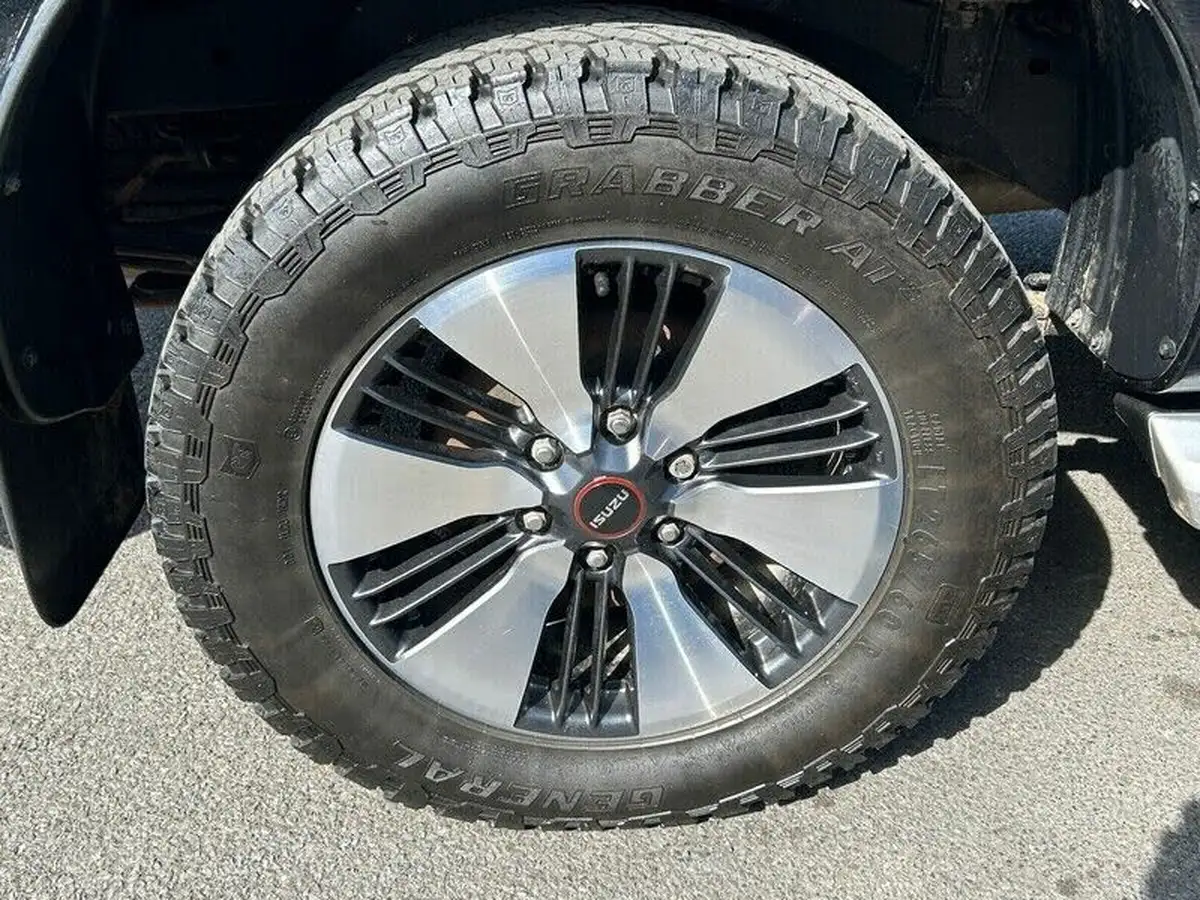 2022-isuzu-d-max-19td-dl40-pickup-big-9
