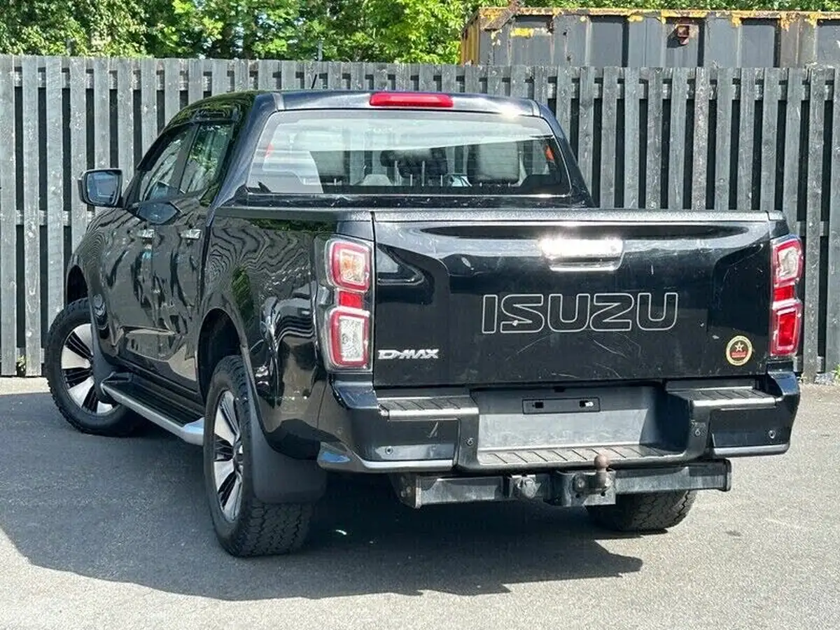2022-isuzu-d-max-19td-dl40-pickup-big-5