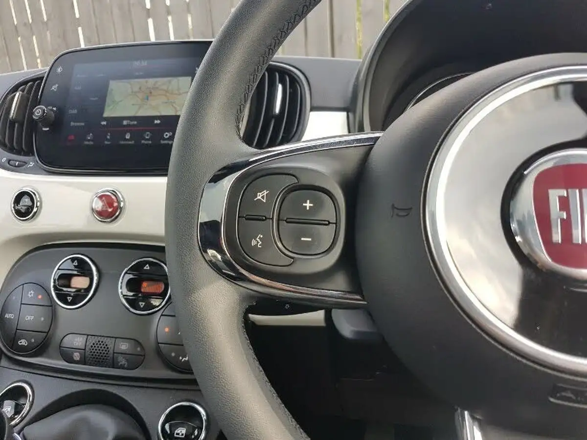 2022-fiat-500-10-dolcevita-big-13