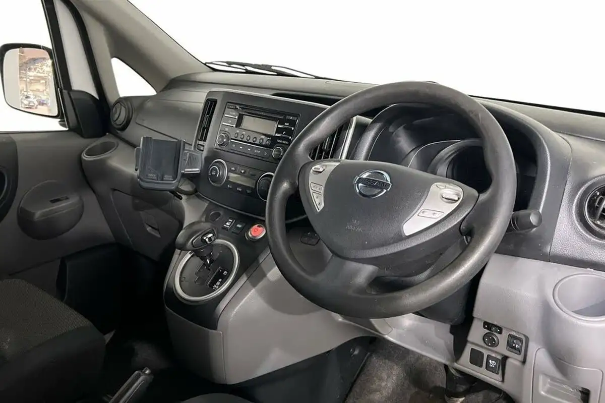 2019-nissan-env200-e-acenta-panel-van-auto-big-10