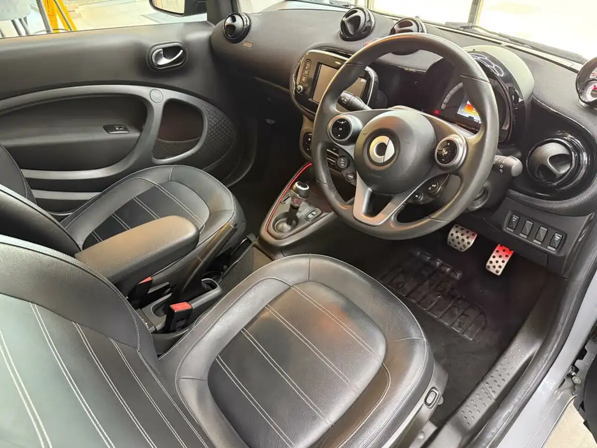 2020-smart-fortwo-eq-edition-one-coupe-big-15