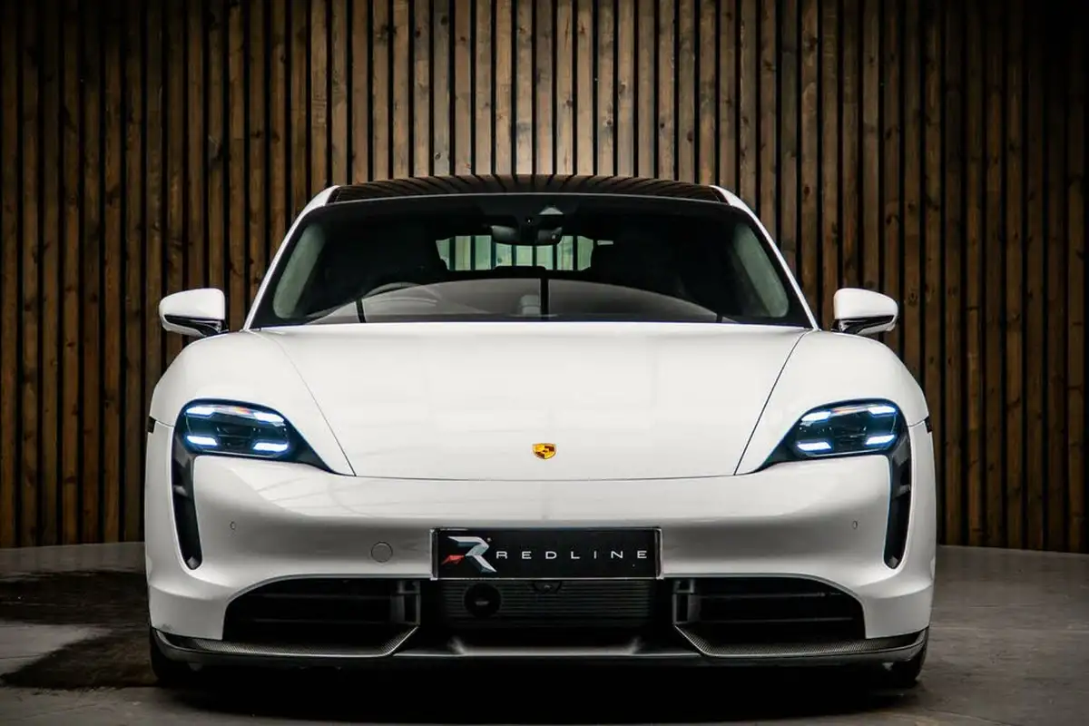 2022-porsche-taycan-e-turbo-s-big-4