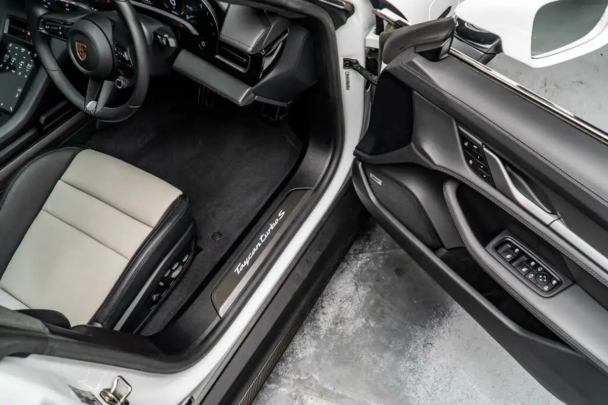 2022-porsche-taycan-e-turbo-s-big-28