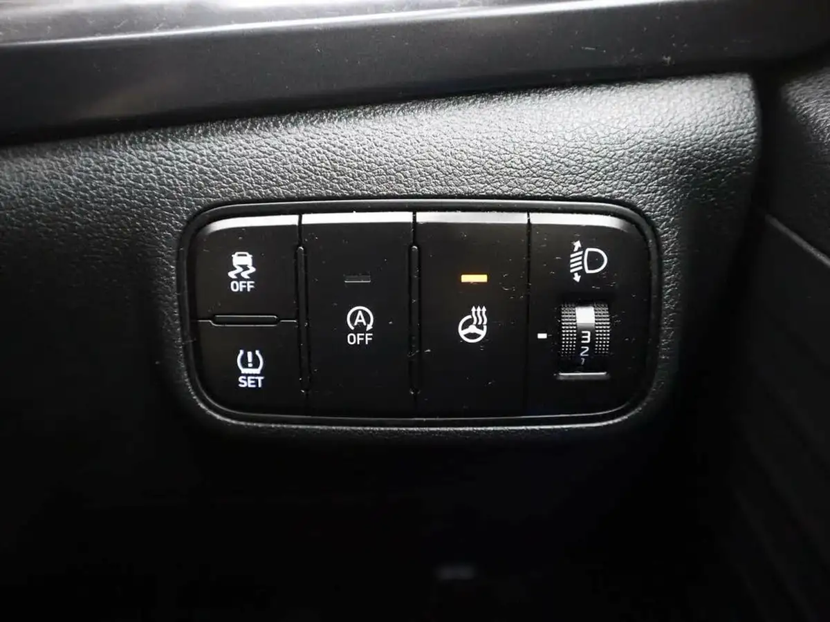 2023-hyundai-i20-10-t-gdi-premium-48-volt-hybrid-eclutch-imt-big-35
