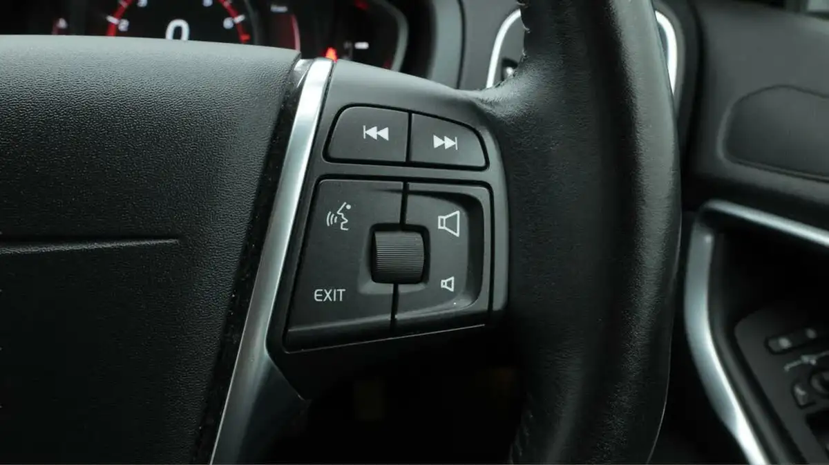2018-volvo-v40-15-t3-inscription-big-25