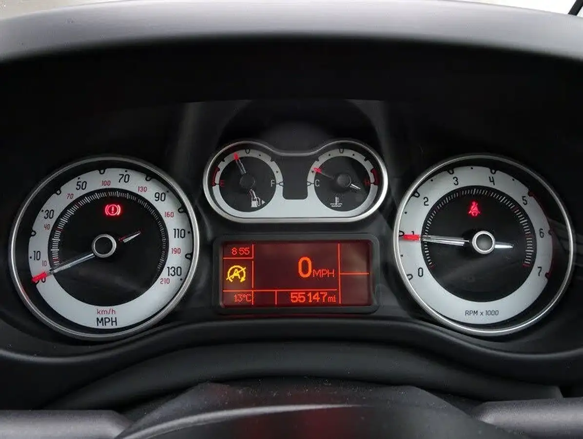 2014-fiat-500l-16td-lounge-105bhp-ss-big-30
