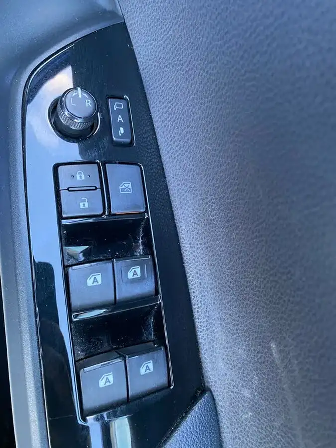 2016-toyota-prius-big-46