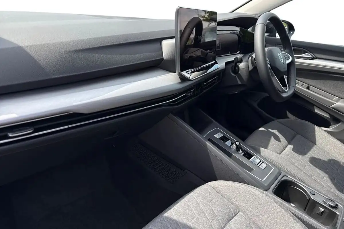 2025-volkswagen-golf-15-etsi-match-big-14
