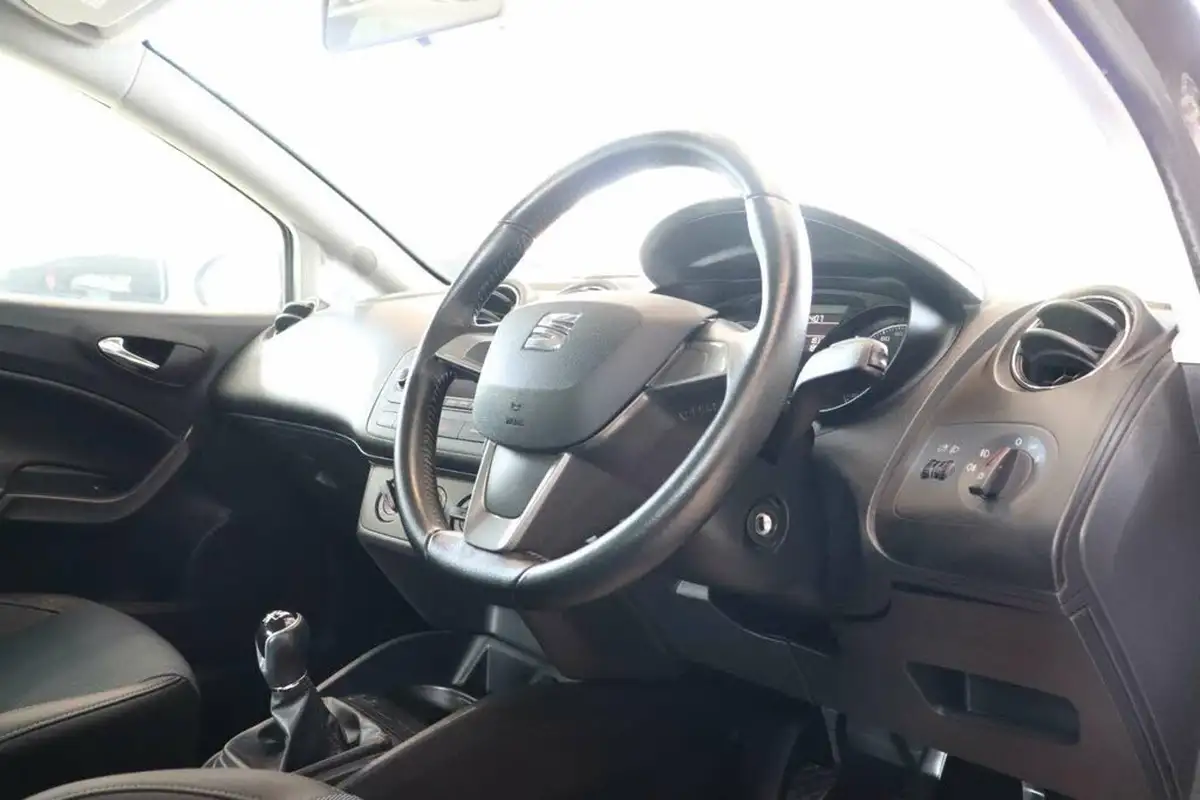 2015-seat-ibiza-12-i-tech-hatchback-5d-big-17