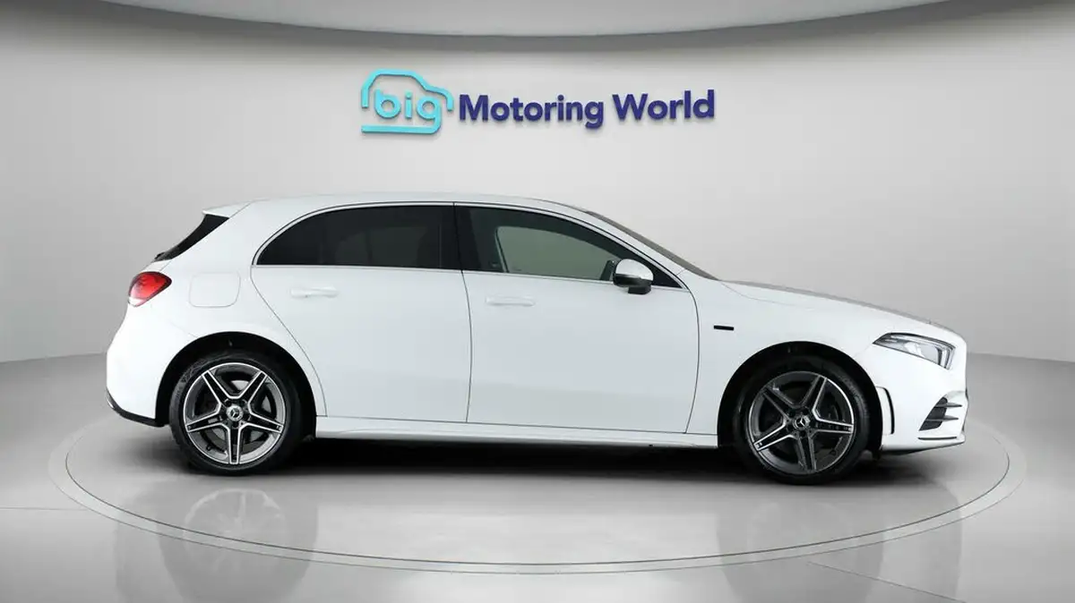 2021-mercedes-benz-a-class-13-a250e-amg-line-hatchback-5d-big-7