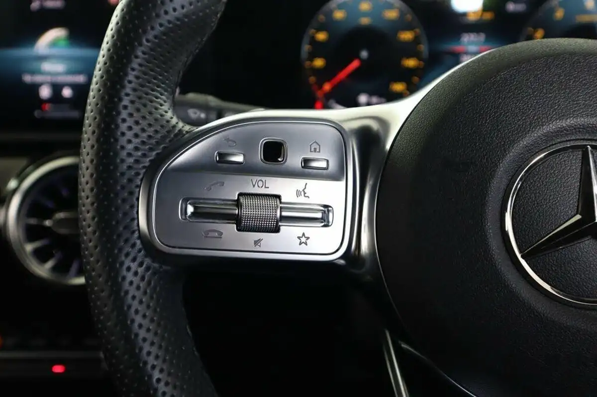2022-mercedes-benz-a-class-20-a250-amg-line-premium-edition-hatchback-5d-big-17