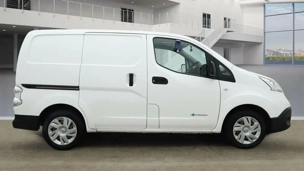 2020-nissan-env200-e-acenta-panel-van-auto-big-3