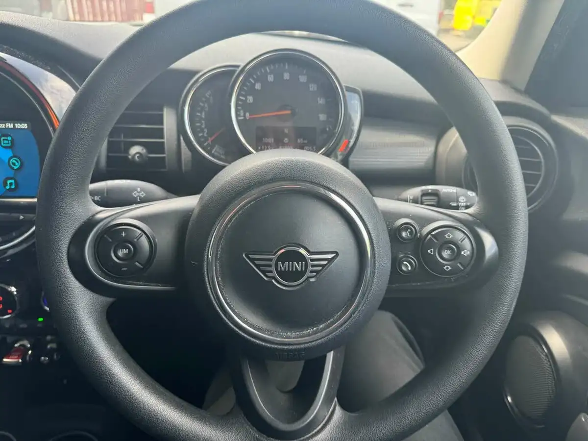 2019-mini-cooper-15-cooper-classic-hatchback-5d-big-21