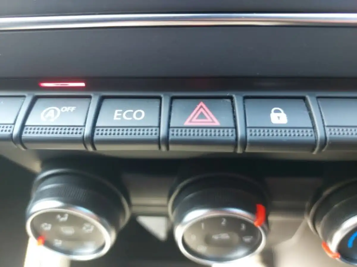 2020-renault-clio-10-sce-iconic-75bhp-big-16