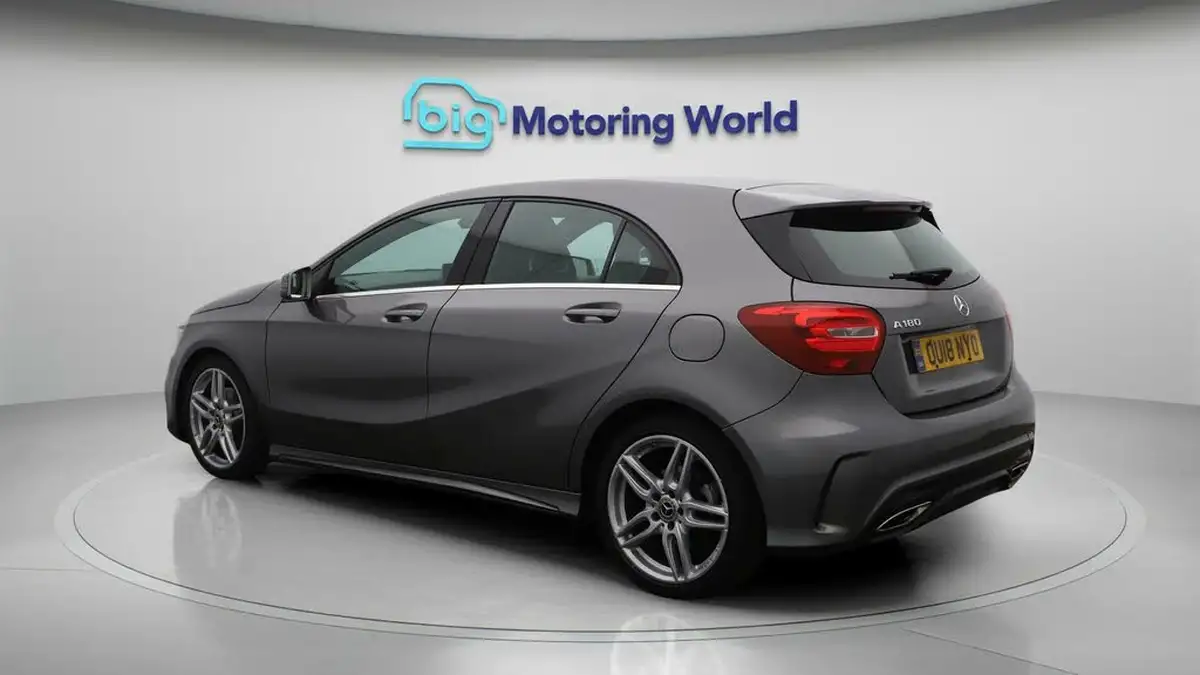 2018-mercedes-benz-a-class-16-a180-amg-line-ss-7g-dct-big-5