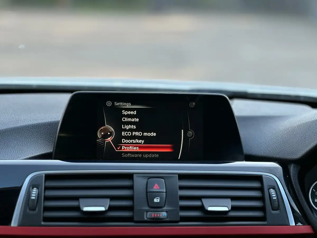 2016-bmw-3-series-15-318i-sport-saloon-4d-big-17