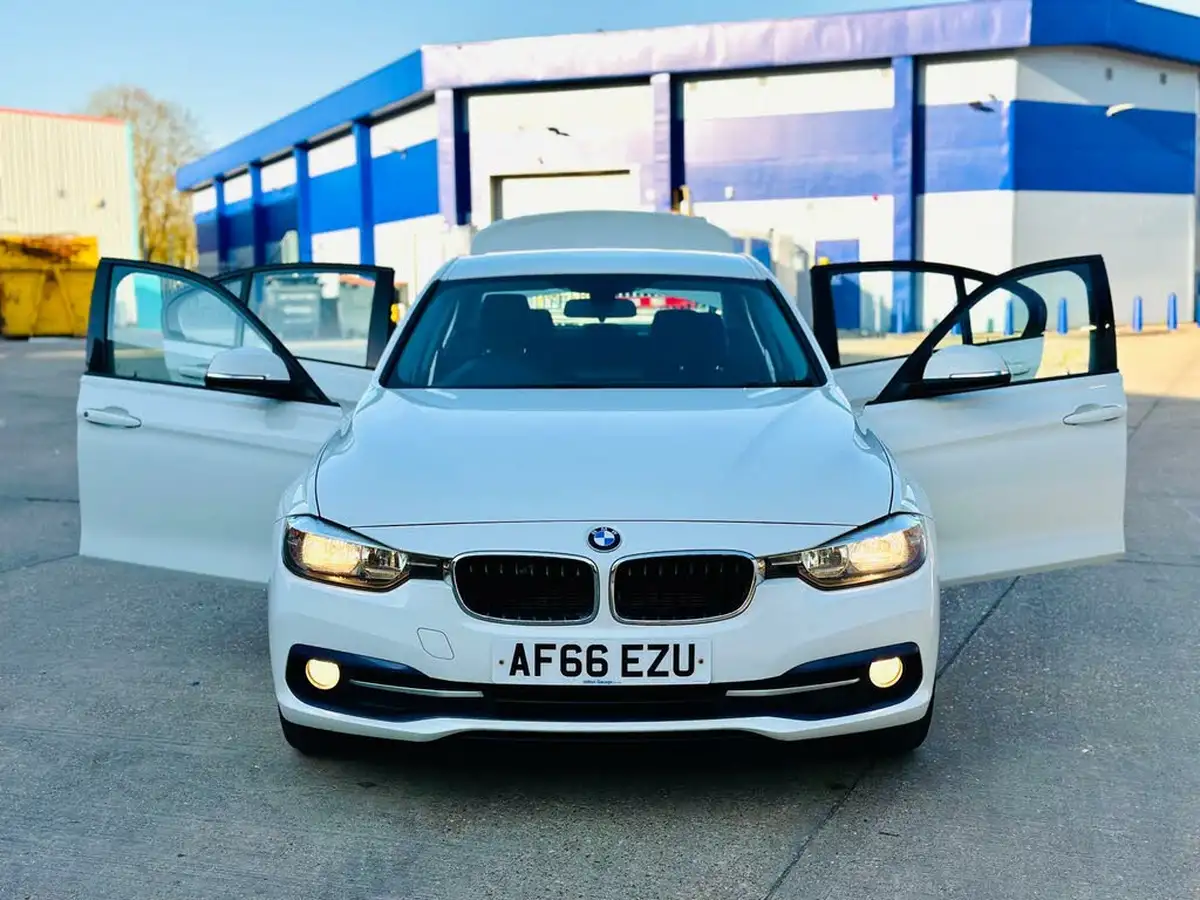 2016-bmw-3-series-15-318i-sport-saloon-4d-big-41