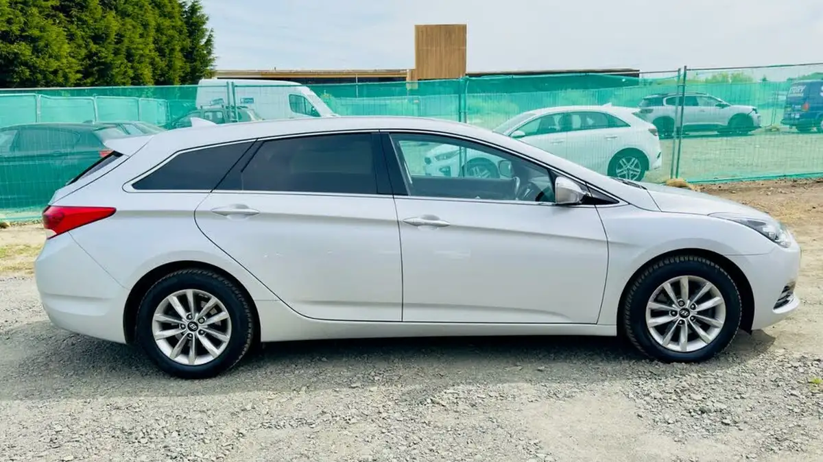2016-hyundai-i40-17crdi-se-nav-115ps-estate-5d-big-7