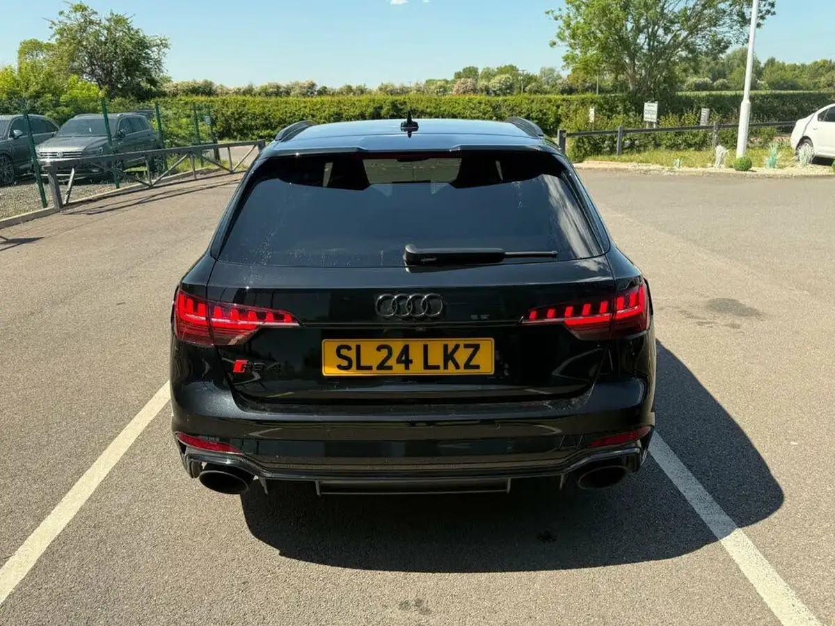2024-audi-rs4-avant-29-tfsi-carbon-black-big-4