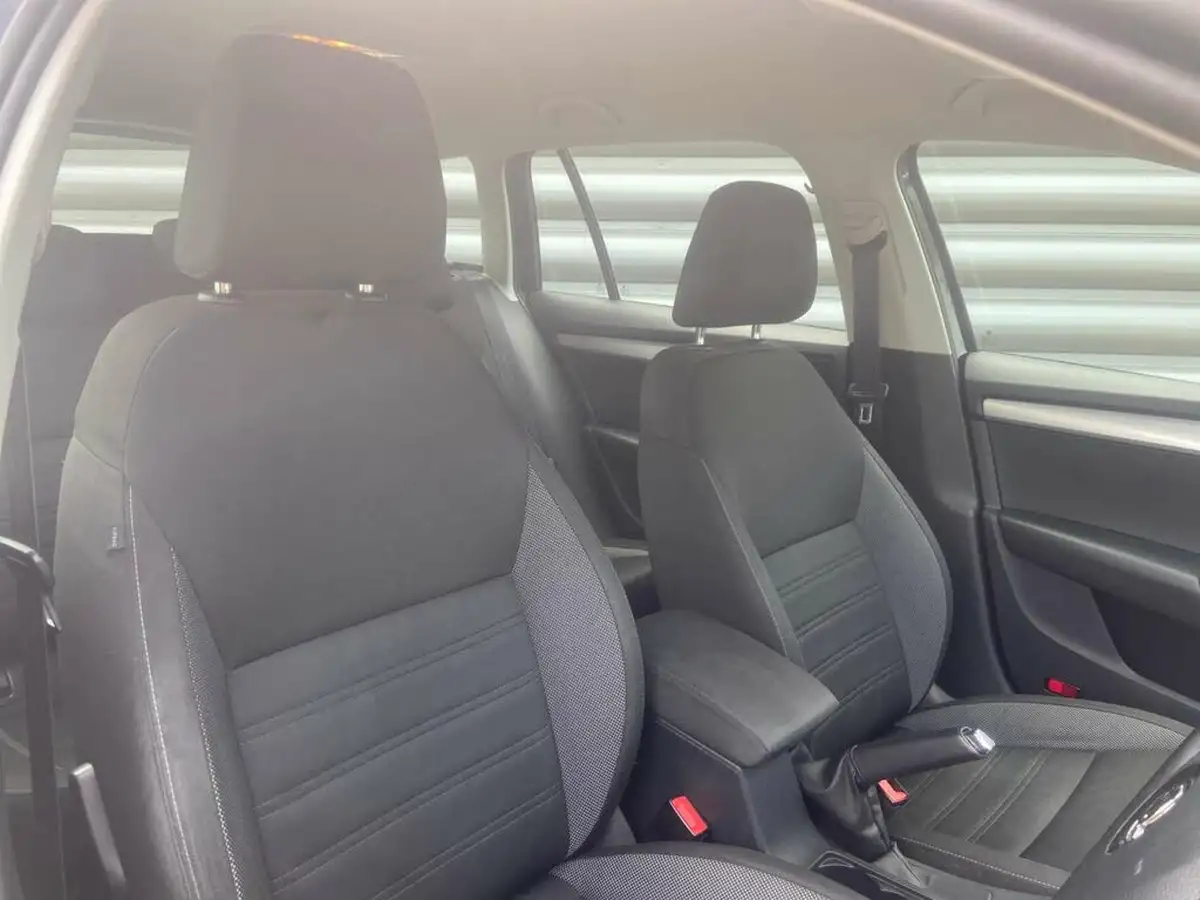 2018-skoda-octavia-16tdi-se-scr-estate-dsg-big-27