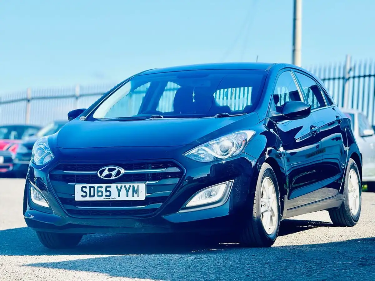 2015-hyundai-i30-16crdi-se-110ps-hatchback-big-7