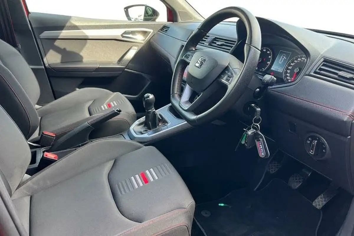 2021-seat-arona-10-tsi-fr-red-edition-big-8