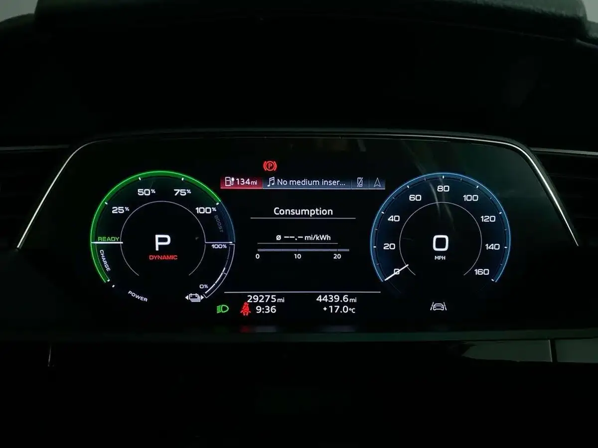 2022-audi-e-tron-55e-technik-station-wagon-big-35