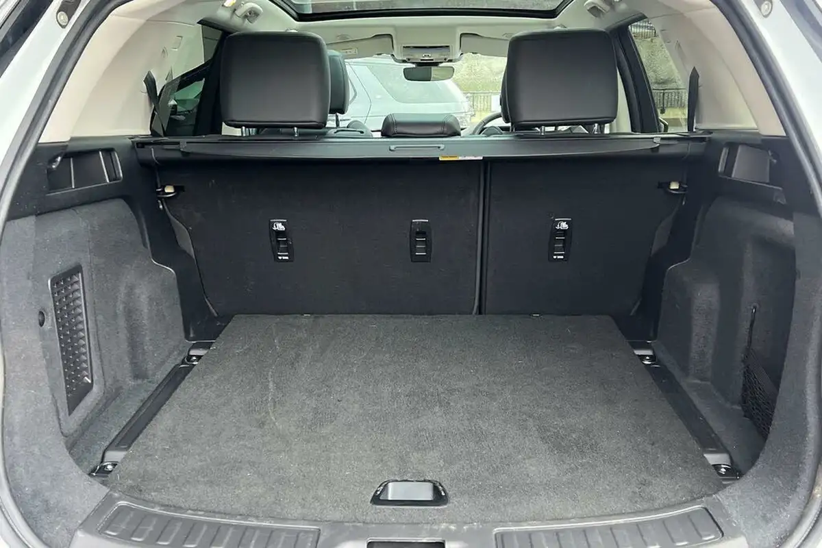 2024-land-rover-discovery-sport-15-p300e-s-big-33