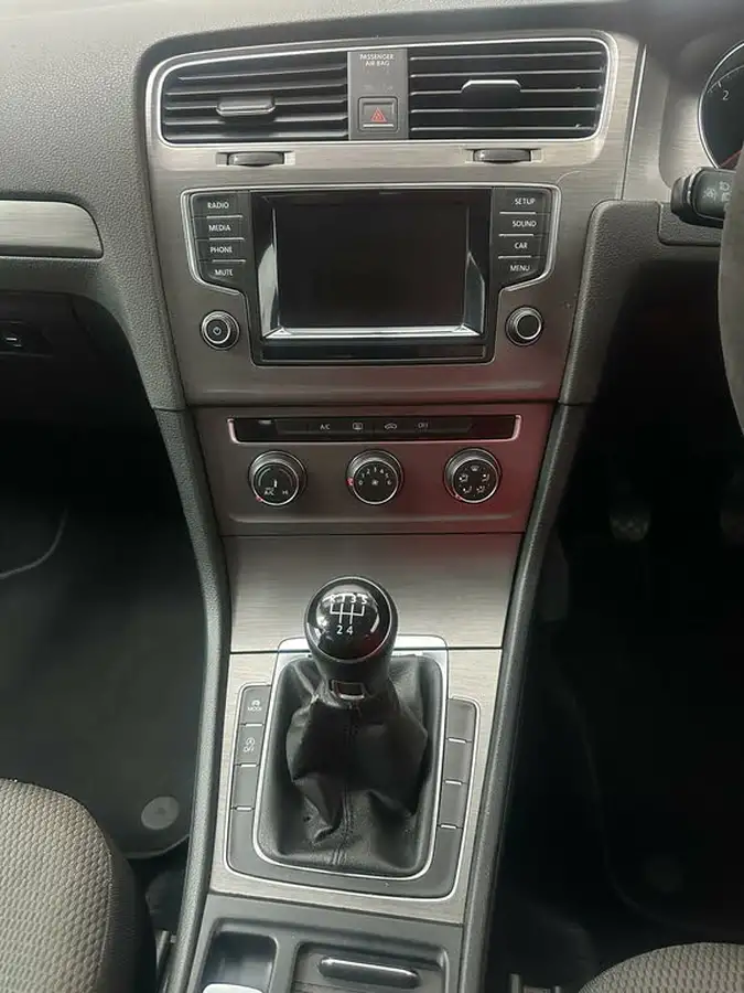 2013-volkswagen-golf-16tdi-se-ss-hatchback-5d-big-20