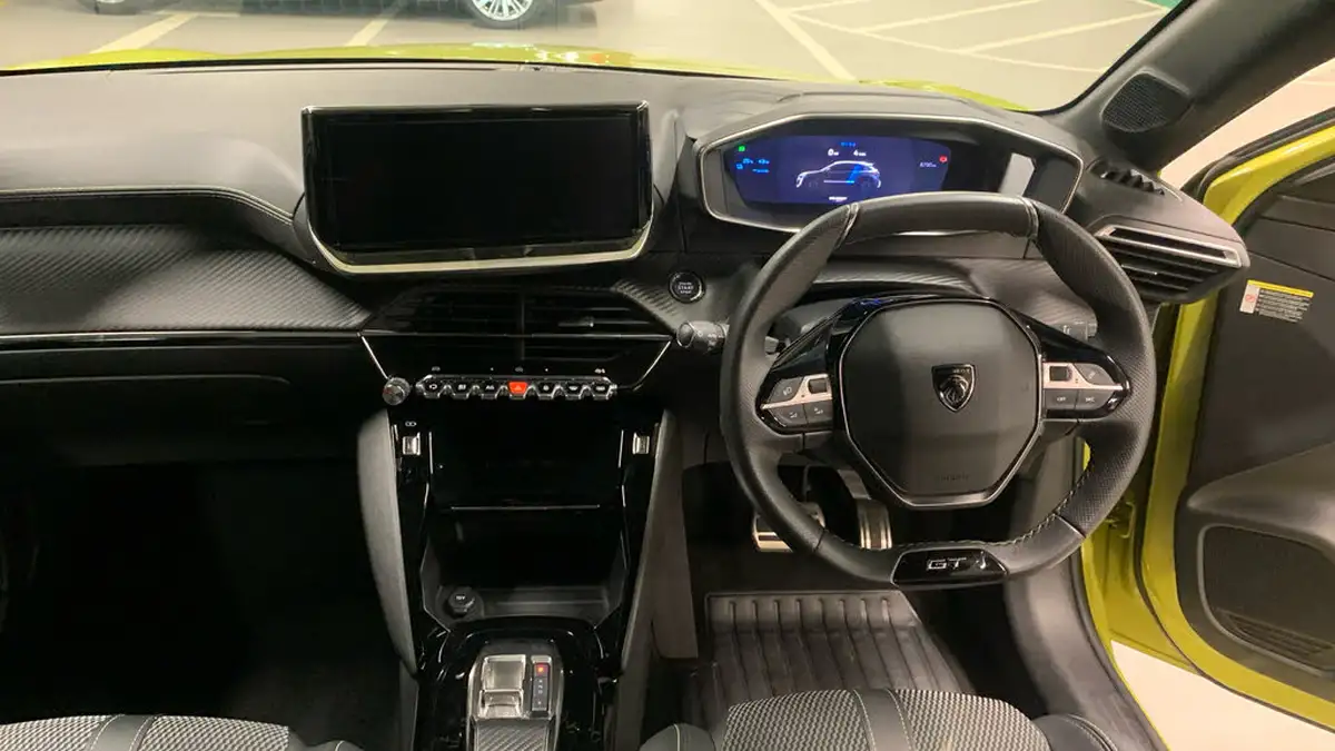 2024-peugeot-208-e-gt-156ps-51kwh-big-3