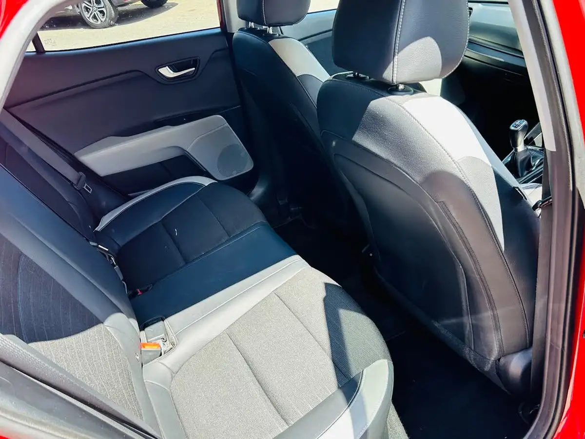 2017-kia-stonic-10-t-gdi-first-edition-big-16