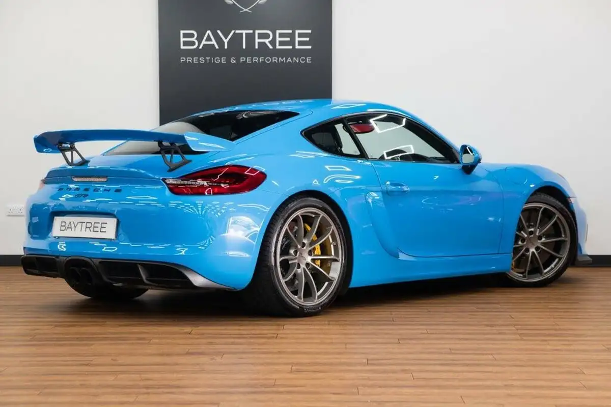 2016-porsche-cayman-38-gt4-big-44