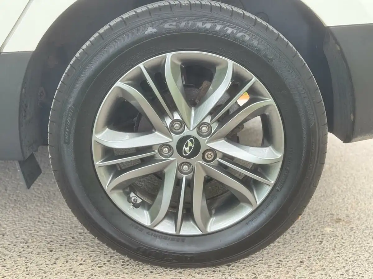2014-hyundai-ix35-17td-se-big-26