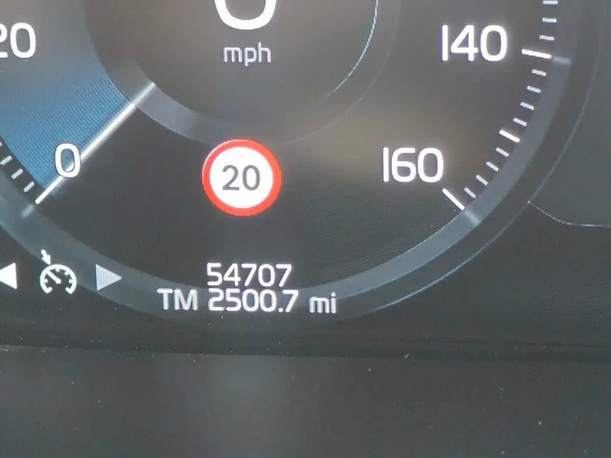 2018-volvo-v60-20td-d4-momentum-geartronic-big-60