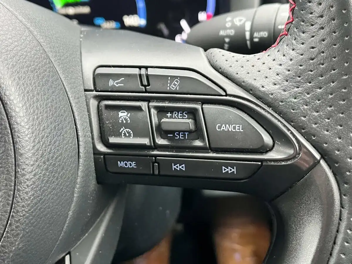 2023-toyota-yaris-cross-15-vvt-i-gr-sport-big-50