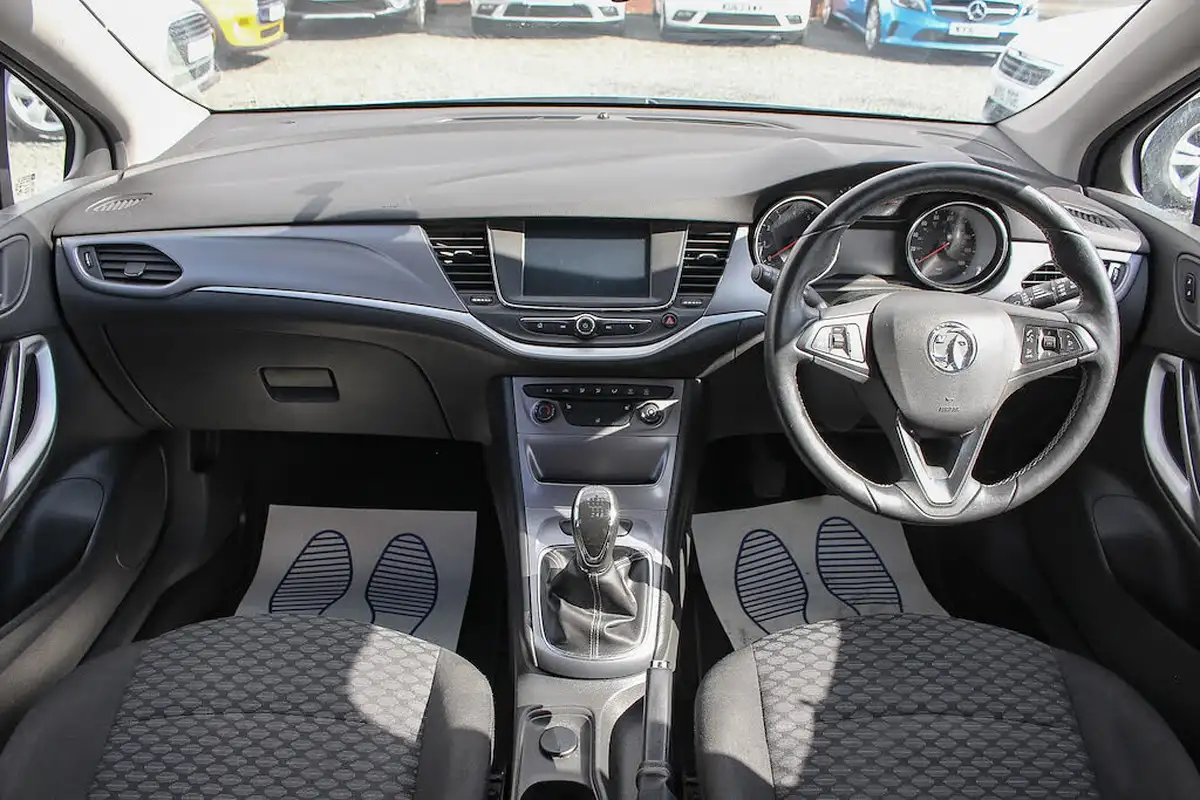 2017-vauxhall-astra-14i-16v-turbo-energy-big-23