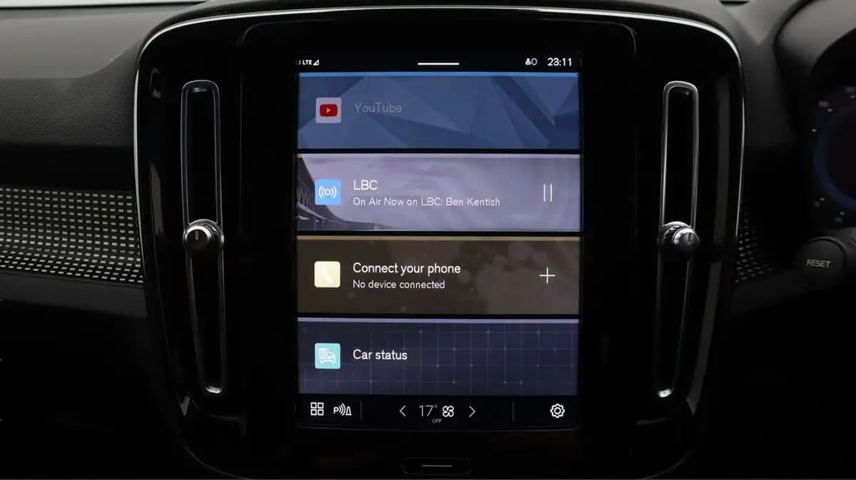 2021-volvo-xc40-e-twin-recharge-big-11