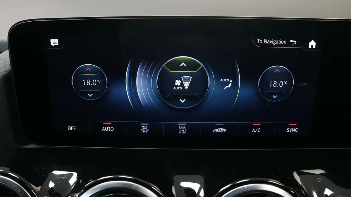 2022-mercedes-benz-gla-class-13-gla-200-amg-line-executive-big-14