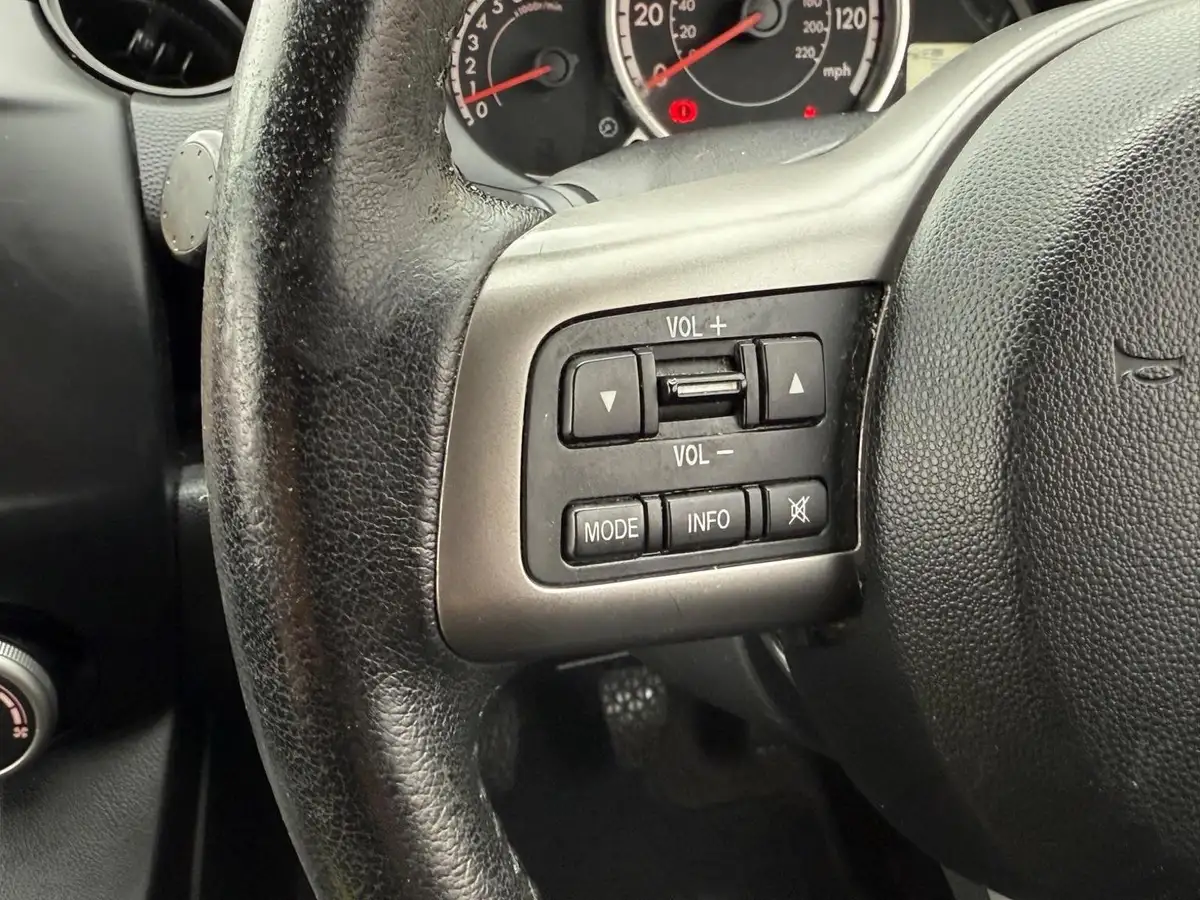 2013-mazda-mazda2-13-venture-big-16