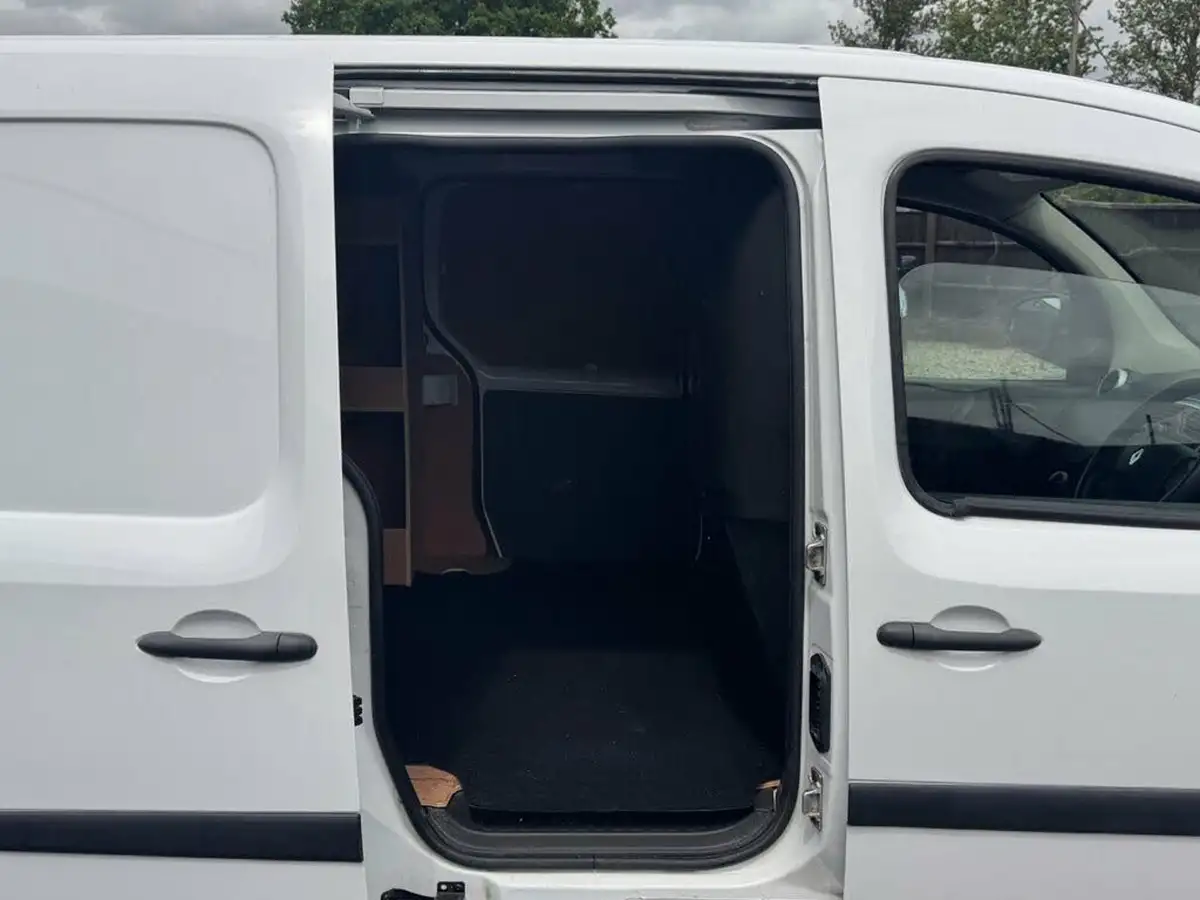 2017-renault-kangoo-maxi-15dci-ll21-energy-90-maxi-pt-business-panel-big-8