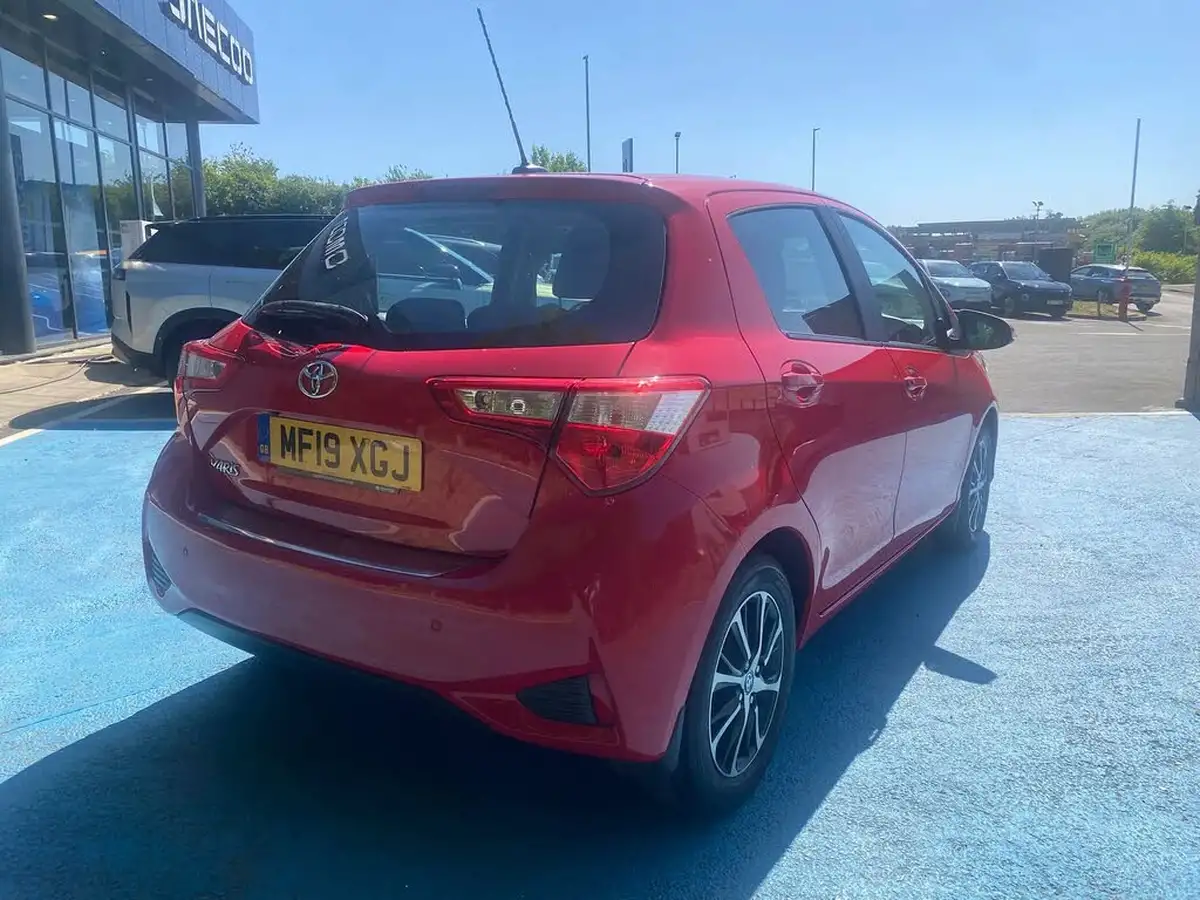 2019-toyota-yaris-15-vvt-i-icon-tech-111bhp-1496cc-big-6