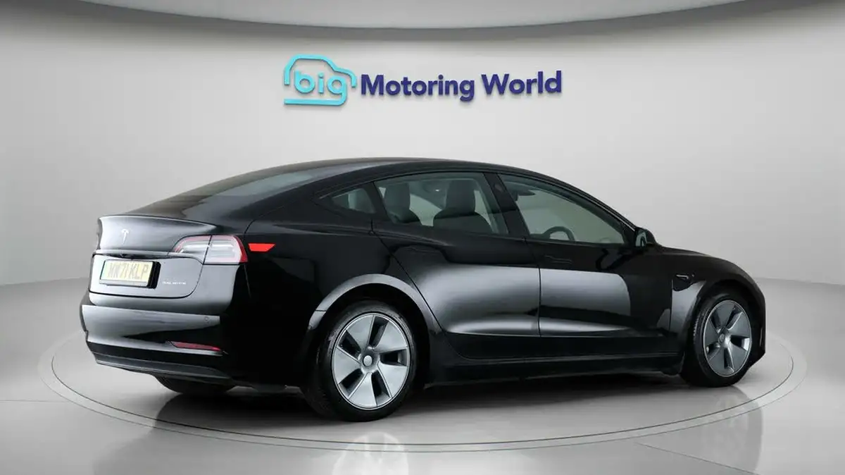 2021-tesla-model-3-e-long-range-awd-big-6