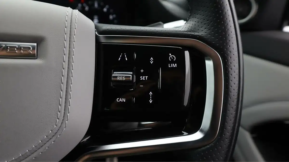 2021-land-rover-range-rover-evoque-15-p300e-r-dynamic-hse-big-23