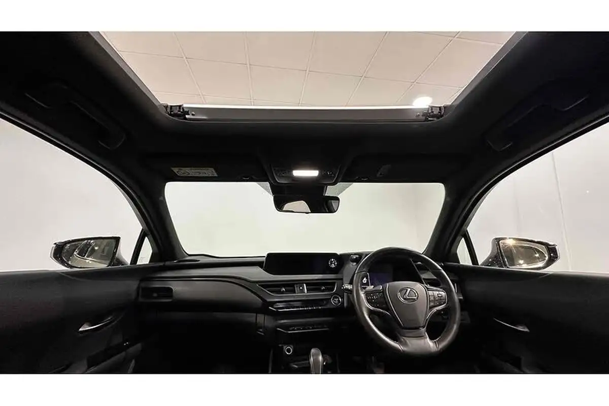 2021-lexus-ux-300e-e-ux-big-1