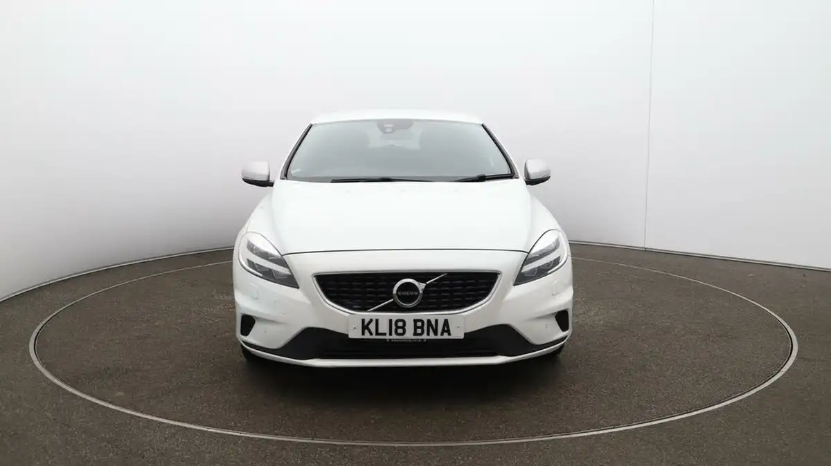 2018-volvo-v40-15-t2-r-design-nav-plus-big-40