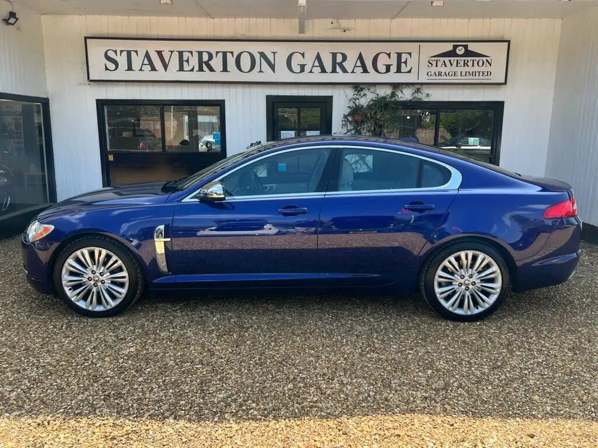 2010-jaguar-xf-30-luxury-big-15